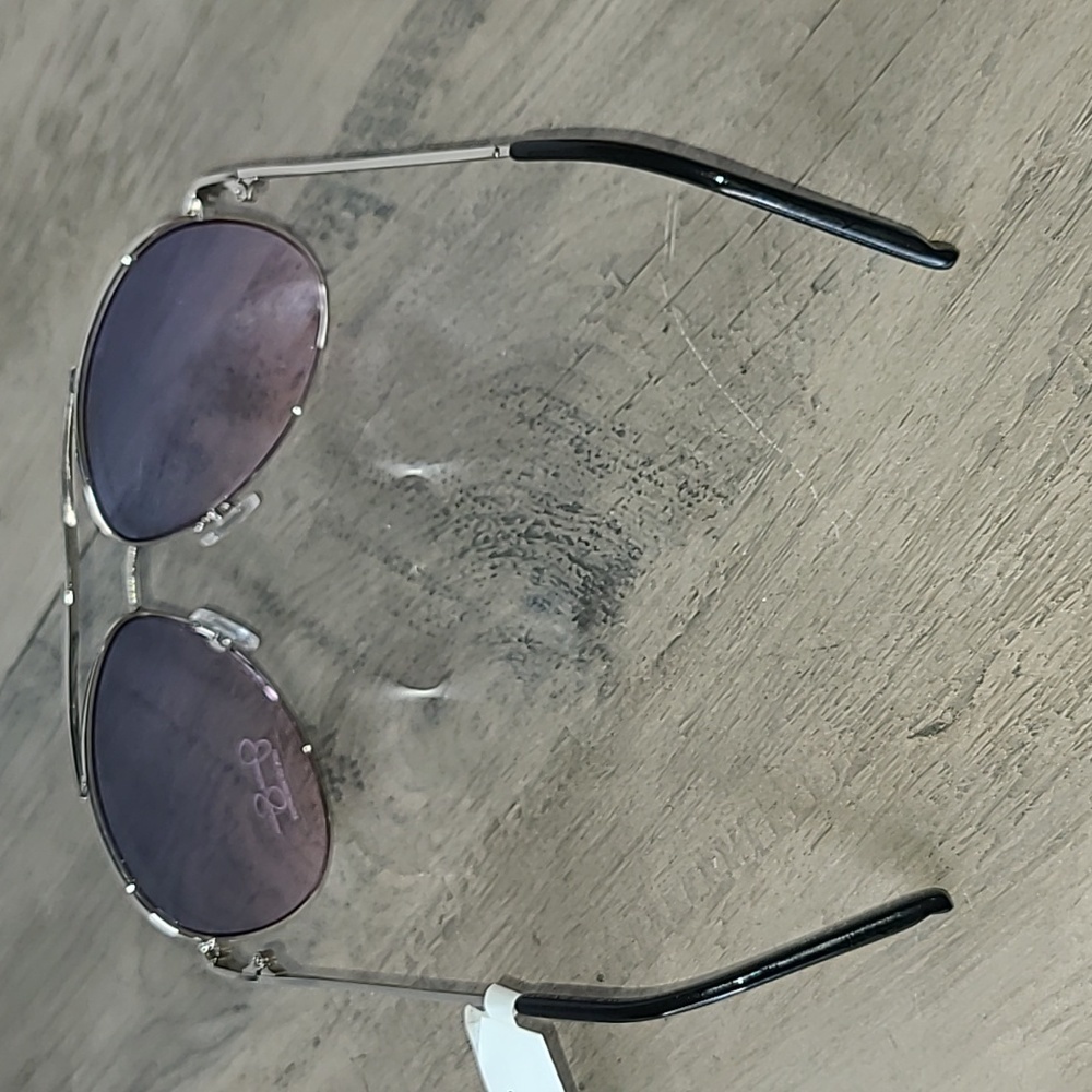 Jessica Simpson Sunglasses - Picture 3 of 4